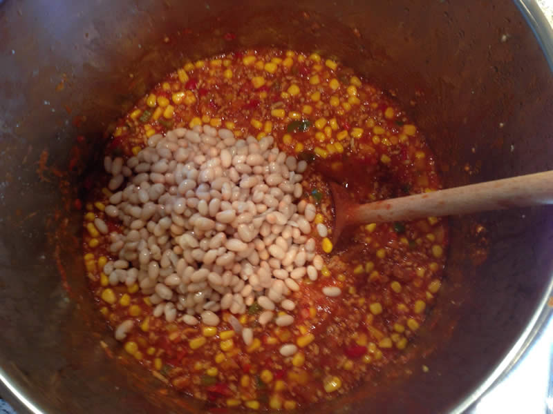 Ground Meat with Capsicums, Habaneros, white Beans